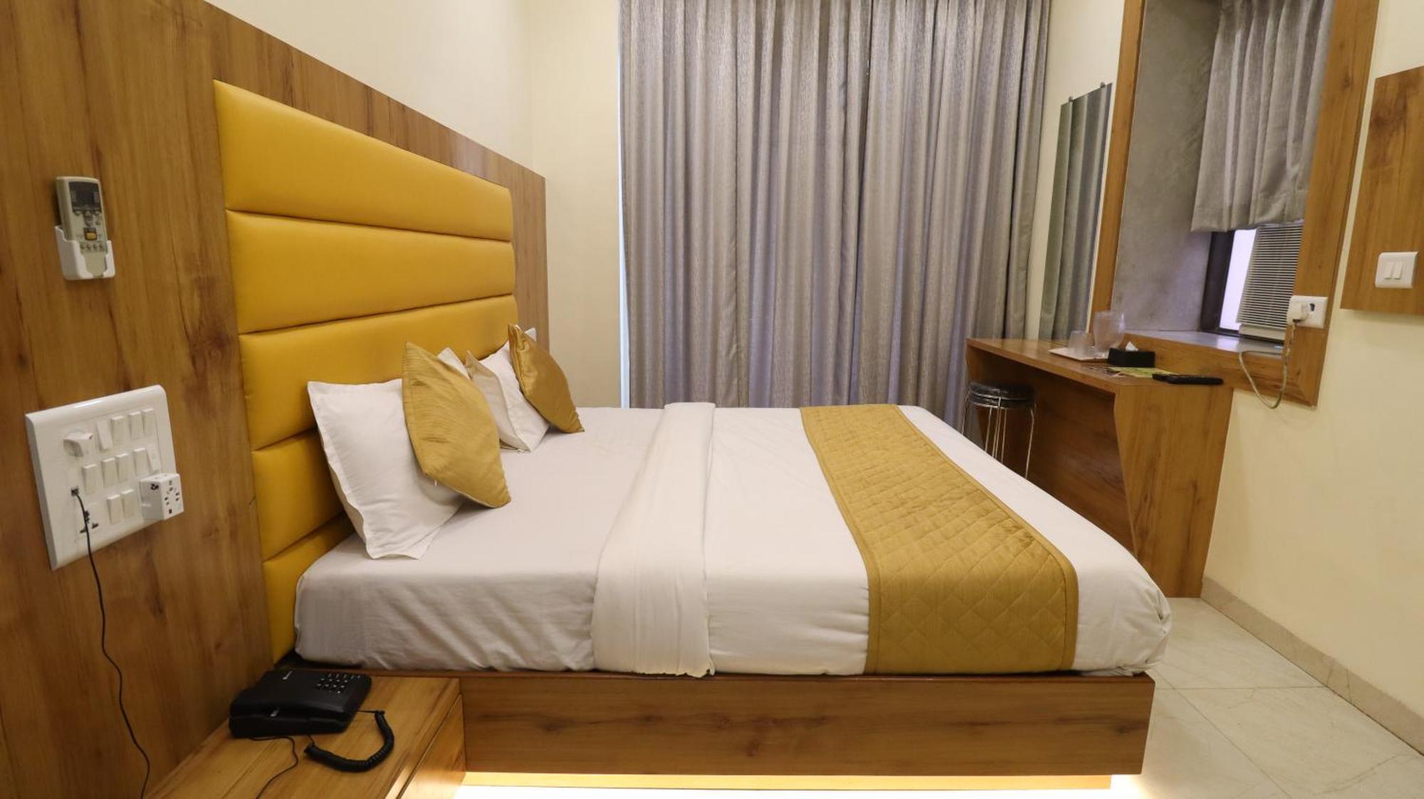 Hotel National - Grant Road Мумбаї Екстер'єр фото