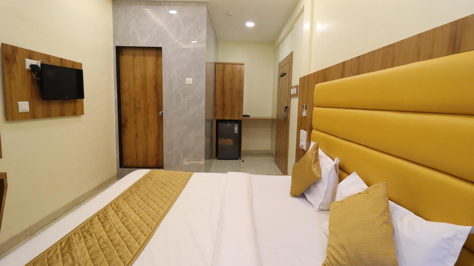 Hotel National - Grant Road Мумбаї Екстер'єр фото
