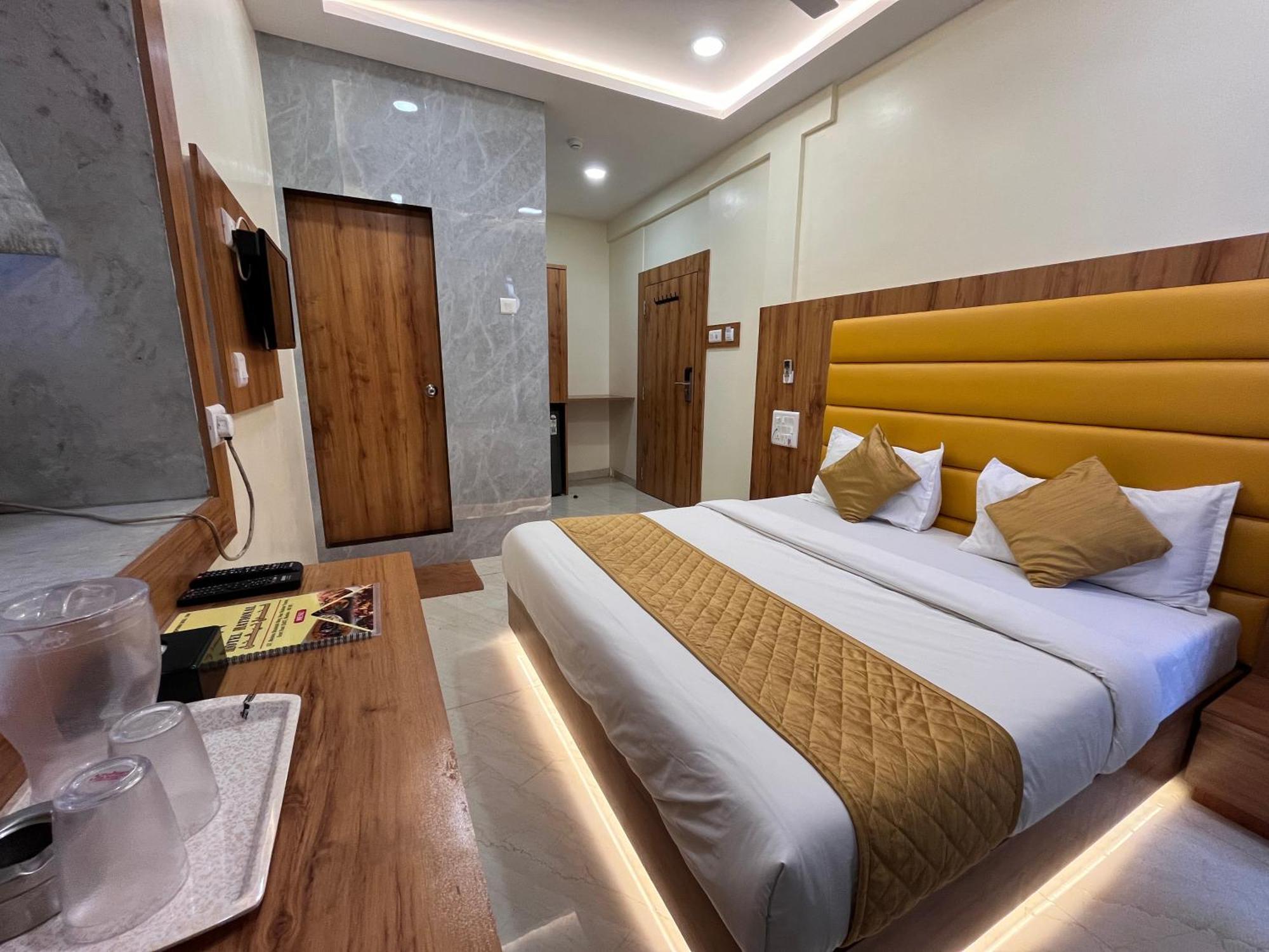 Hotel National - Grant Road Мумбаї Екстер'єр фото