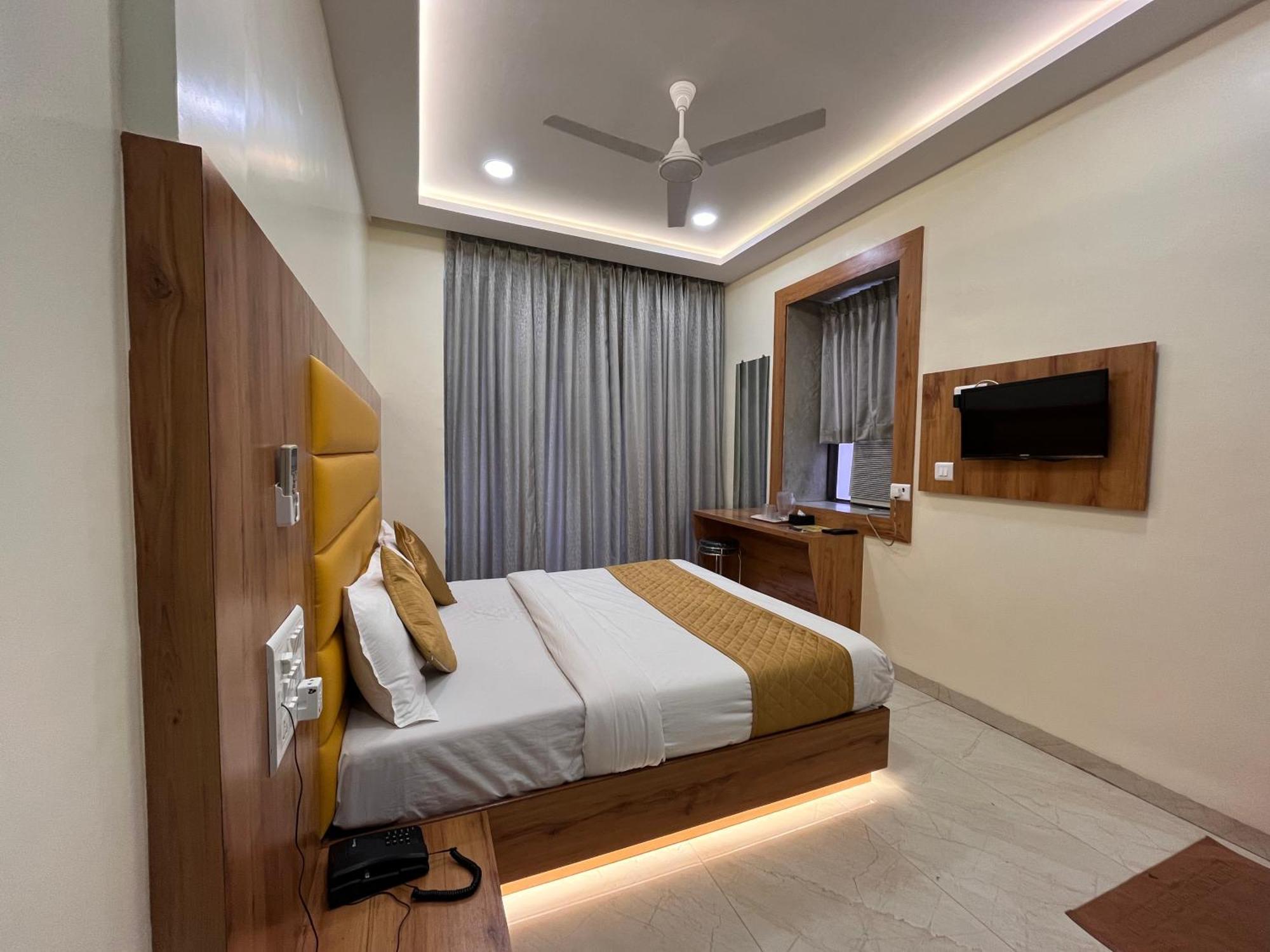 Hotel National - Grant Road Мумбаї Екстер'єр фото