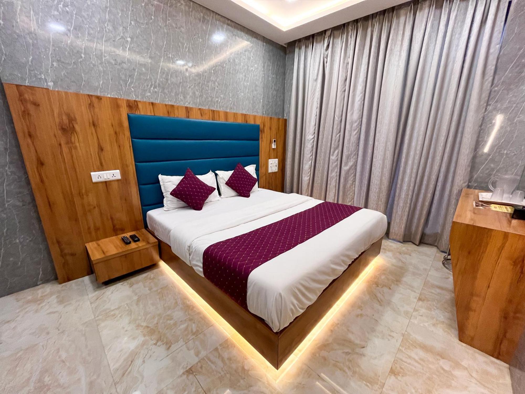 Hotel National - Grant Road Мумбаї Екстер'єр фото