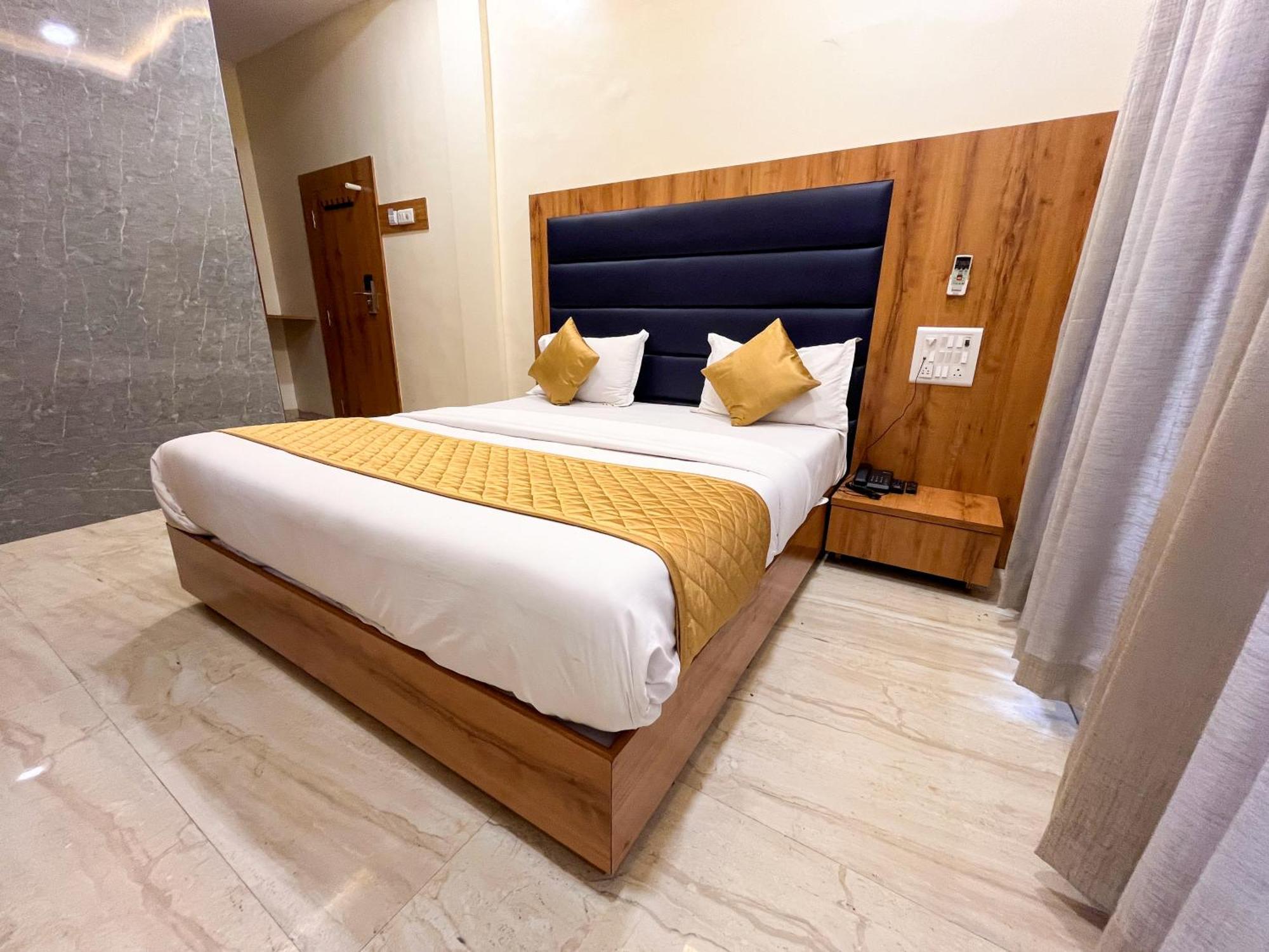 Hotel National - Grant Road Мумбаї Екстер'єр фото